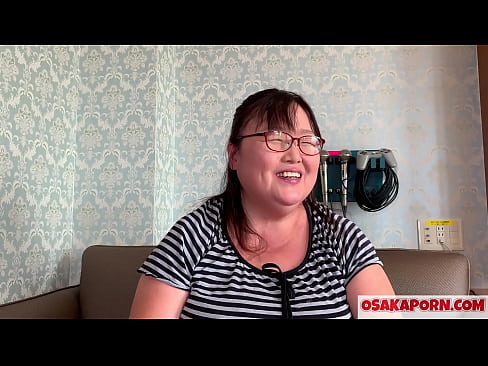 ❤️ Feit japönsk mamma sýnir risastóra brjósta sína og hefur gaman af kynlífsleikfangi. 51 árs gömul asísk móðir talar um kynlífsreynslu sína. Yukiko 1 OSAKAPORN feitur milf ❤️ Kynlíf hjá okkur ️❤
